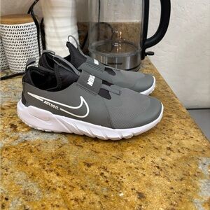 Nike Flex Runner 2 GS 'Flat Pewter' size 6